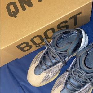 Men’s Yeezy Adidas YZY Lifestyle in Qntm AUTHENTIC